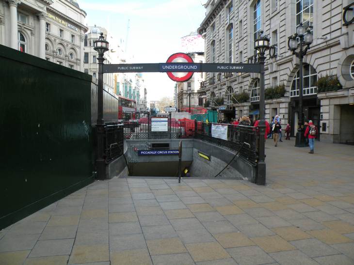  station de metro Piccadily Circus